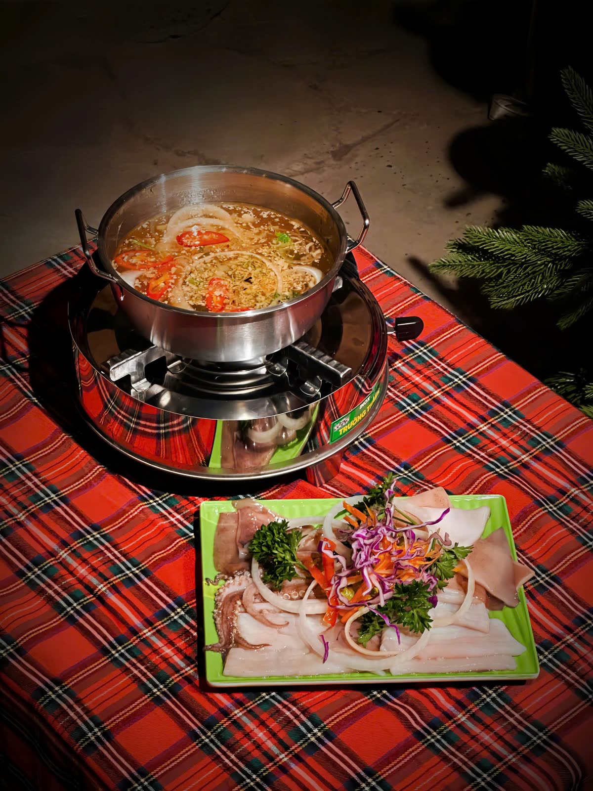 Nồi lẩu tại Tiệm lẩu Ông Quan